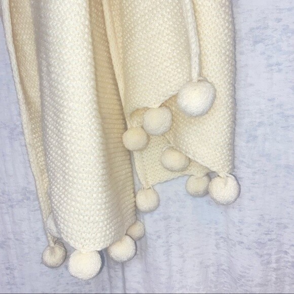Kate Spade Wool Blend Chunky Crochet Knit Pom Pom Blanket Scarf 70 X24 - Picture 8 of 10